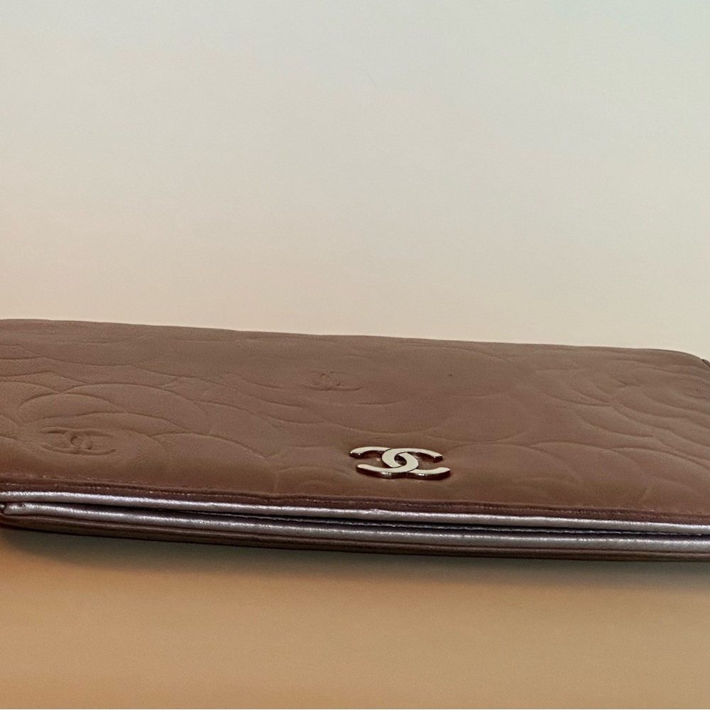 CHANEL Camellia Embossed Wallet - Picture 3 of 7